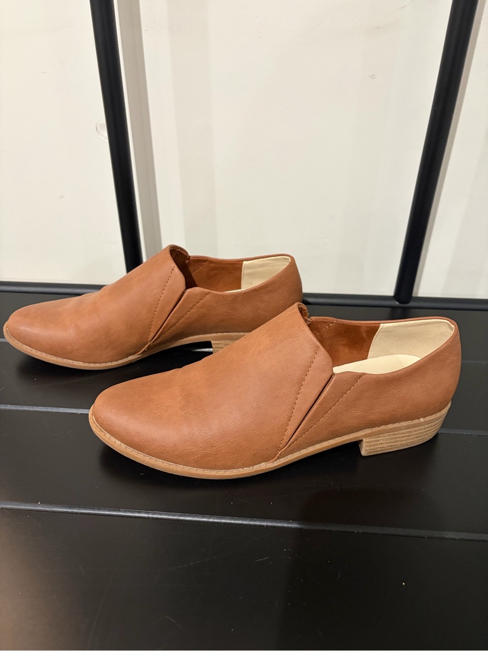 BC Footwear “Born in California” Low Shootie/Slip on Flats - Size 7.5
